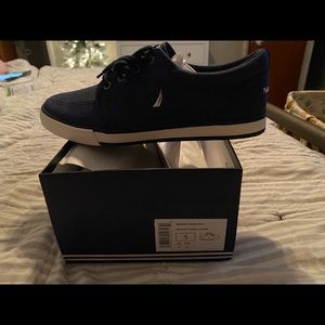 Boys size 5 nautica sneakers